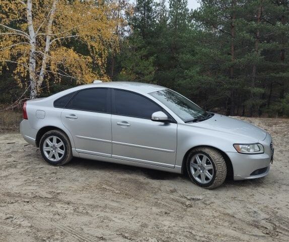 Вольво С40 2009 в Полтаве на Automoto.ua Серый Вольво С40, объемом двигателя 2 л и пробегом 240 тыс. км за 7000 $, фото 1 на Automoto.ua