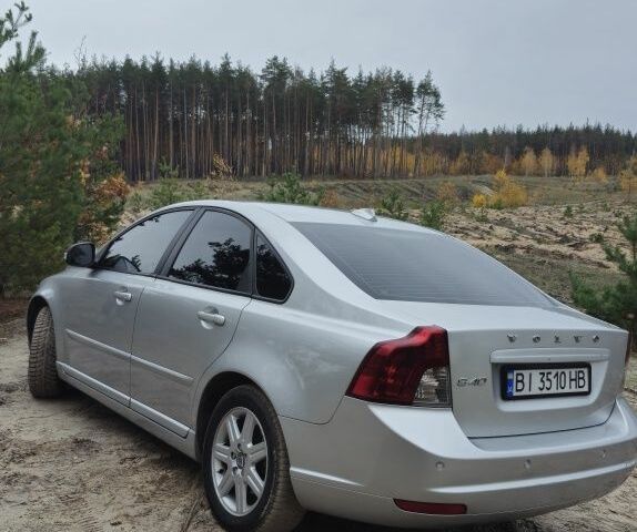 Вольво С40 2009 в Полтаве на Automoto.ua Серый Вольво С40, объемом двигателя 2 л и пробегом 240 тыс. км за 7000 $, фото 3 на Automoto.ua