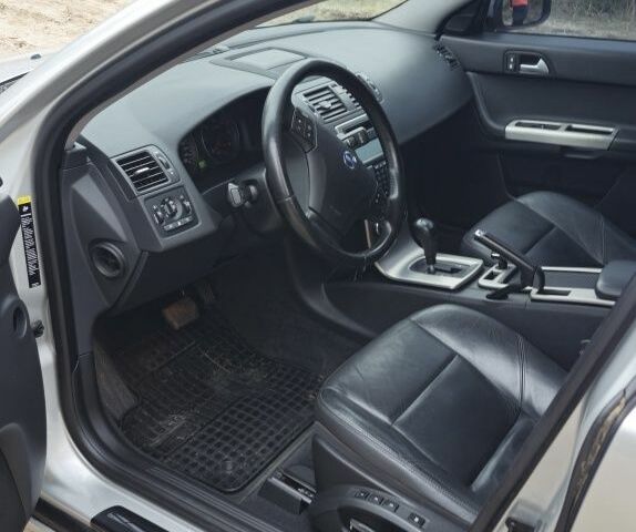 Вольво С40 2009 в Полтаве на Automoto.ua Серый Вольво С40, объемом двигателя 2 л и пробегом 240 тыс. км за 7000 $, фото 4 на Automoto.ua