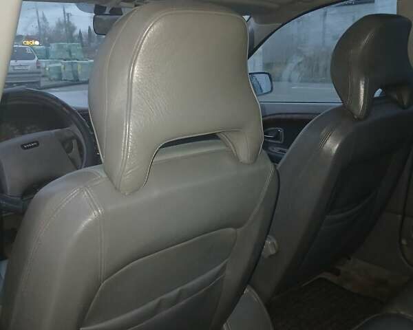 Серый Вольво С40, объемом двигателя 1.95 л и пробегом 375 тыс. км за 3100 $, фото 2 на Automoto.ua