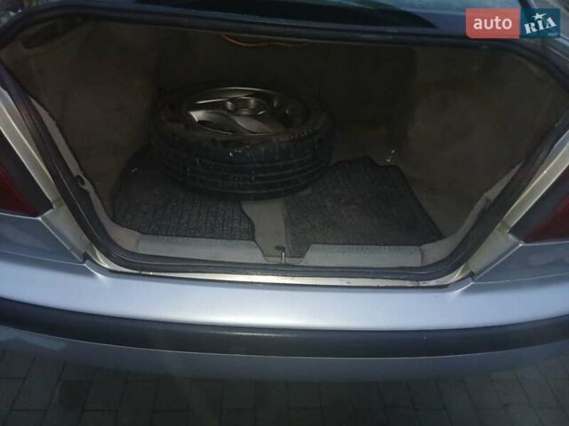 Серый Вольво С40, объемом двигателя 1.95 л и пробегом 375 тыс. км за 3100 $, фото 4 на Automoto.ua