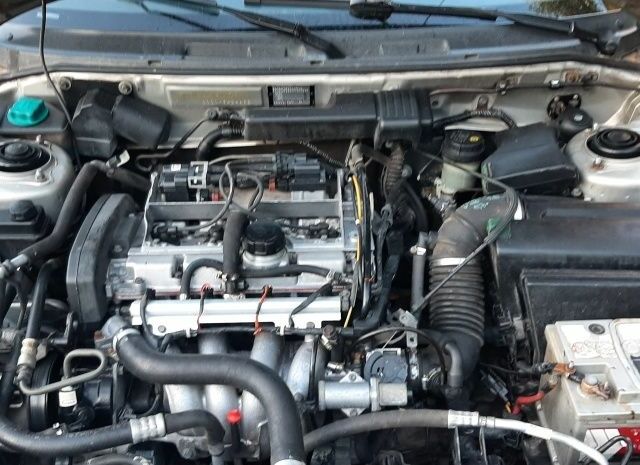 Сірий Вольво S40, об'ємом двигуна 2 л та пробігом 1 тис. км за 2000 $, фото 6 на Automoto.ua