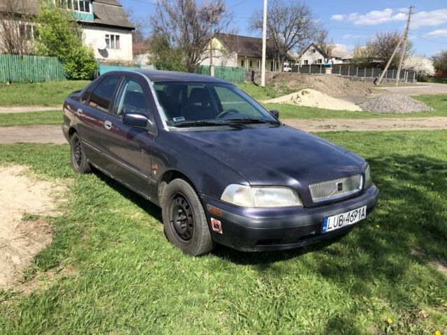 Сірий Вольво S40, об'ємом двигуна 2 л та пробігом 300 тис. км за 1250 $, фото 1 на Automoto.ua