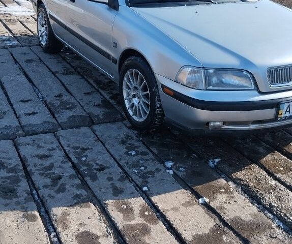 Серый Вольво С40, объемом двигателя 1.8 л и пробегом 300 тыс. км за 2600 $, фото 2 на Automoto.ua