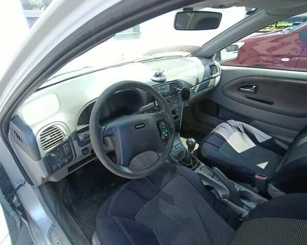 Серый Вольво С40, объемом двигателя 1.59 л и пробегом 260 тыс. км за 2700 $, фото 10 на Automoto.ua