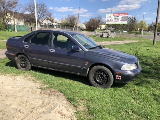 Сірий Вольво S40, об'ємом двигуна 2 л та пробігом 300 тис. км за 1250 $, фото 2 на Automoto.ua