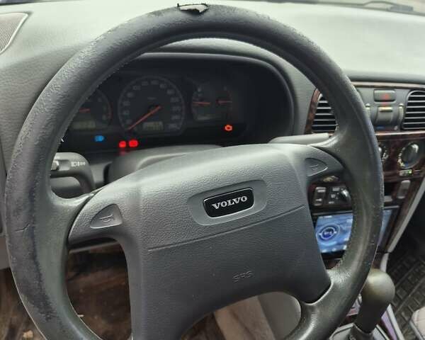 Сірий Вольво S40, об'ємом двигуна 1.98 л та пробігом 295 тис. км за 3300 $, фото 4 на Automoto.ua