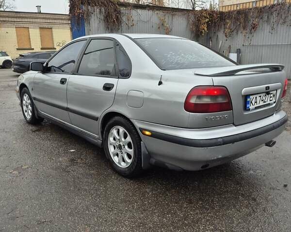 Сірий Вольво S40, об'ємом двигуна 1.98 л та пробігом 295 тис. км за 3300 $, фото 7 на Automoto.ua