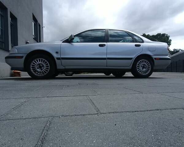 Серый Вольво С40, объемом двигателя 1.59 л и пробегом 260 тыс. км за 2700 $, фото 5 на Automoto.ua