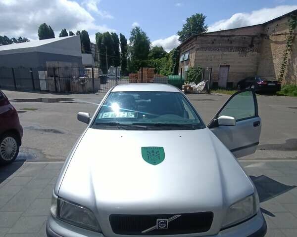 Серый Вольво С40, объемом двигателя 1.59 л и пробегом 260 тыс. км за 2700 $, фото 1 на Automoto.ua