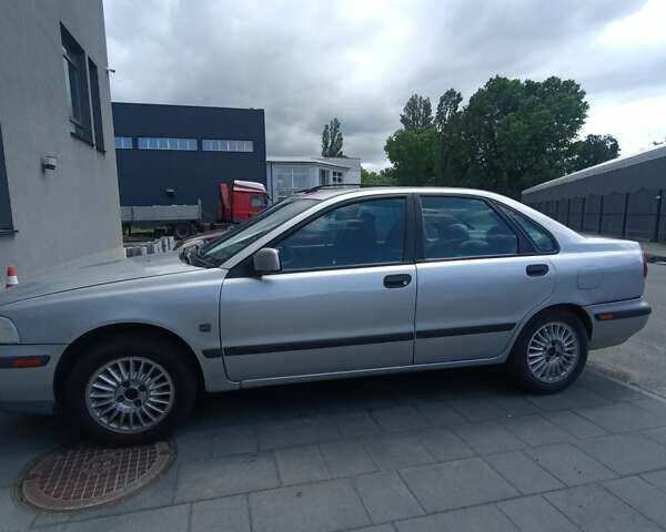 Серый Вольво С40, объемом двигателя 1.59 л и пробегом 260 тыс. км за 2700 $, фото 4 на Automoto.ua