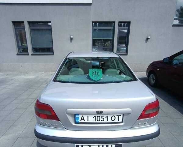 Серый Вольво С40, объемом двигателя 1.59 л и пробегом 260 тыс. км за 2700 $, фото 7 на Automoto.ua