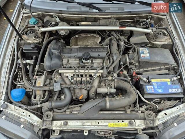 Сірий Вольво S40, об'ємом двигуна 1.98 л та пробігом 295 тис. км за 3300 $, фото 9 на Automoto.ua