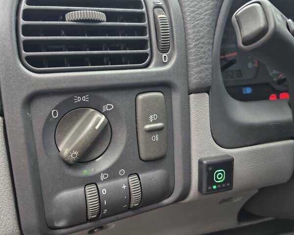 Сірий Вольво S40, об'ємом двигуна 1.98 л та пробігом 295 тис. км за 3300 $, фото 1 на Automoto.ua