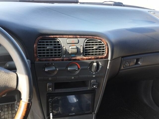 Серый Вольво С40, объемом двигателя 1.8 л и пробегом 300 тыс. км за 2600 $, фото 4 на Automoto.ua