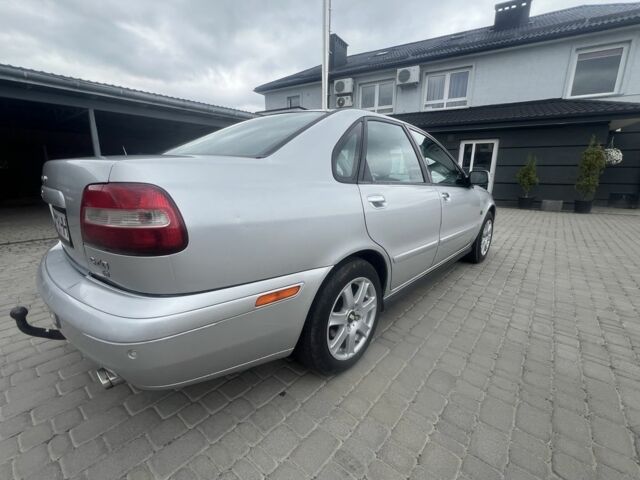 Серый Вольво С40, объемом двигателя 1.8 л и пробегом 300 тыс. км за 3300 $, фото 4 на Automoto.ua