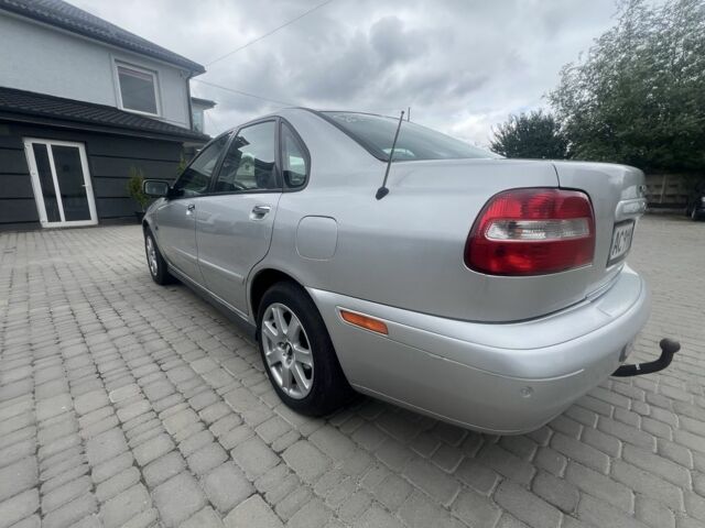 Серый Вольво С40, объемом двигателя 1.8 л и пробегом 300 тыс. км за 3300 $, фото 3 на Automoto.ua