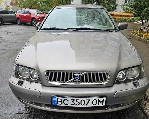 Вольво С40 2003 в Киеве на Automoto.ua Серый Вольво С40, объемом двигателя 2 л и пробегом 349 тыс. км за 5500 $, фото 5 на Automoto.ua