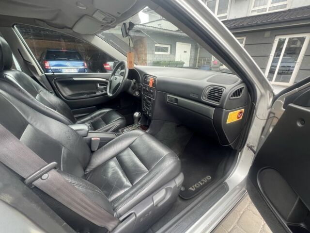 Серый Вольво С40, объемом двигателя 1.8 л и пробегом 300 тыс. км за 3300 $, фото 6 на Automoto.ua