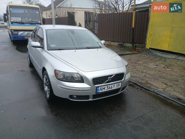 Серый Вольво С40, объемом двигателя 2 л и пробегом 385 тыс. км за 3300 $, фото 3 на Automoto.ua