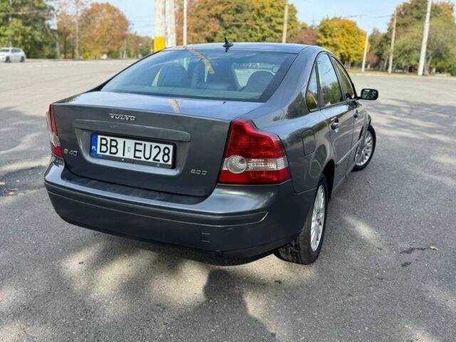 Сірий Вольво S40, об'ємом двигуна 2 л та пробігом 123 тис. км за 2800 $, фото 3 на Automoto.ua