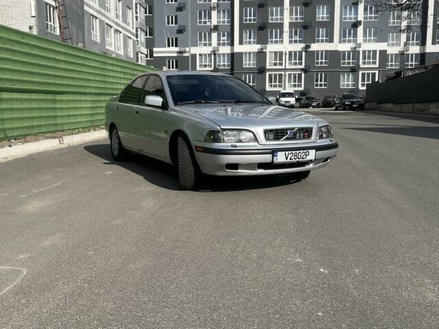 Серый Вольво С40, объемом двигателя 2 л и пробегом 230 тыс. км за 4200 $, фото 2 на Automoto.ua