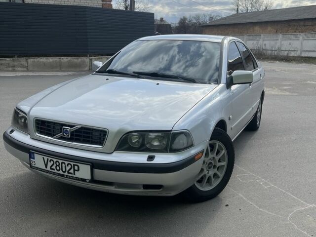 Серый Вольво С40, объемом двигателя 2 л и пробегом 230 тыс. км за 4200 $, фото 5 на Automoto.ua