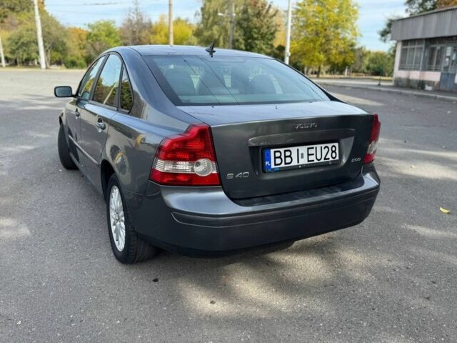 Сірий Вольво S40, об'ємом двигуна 2 л та пробігом 123 тис. км за 2800 $, фото 5 на Automoto.ua