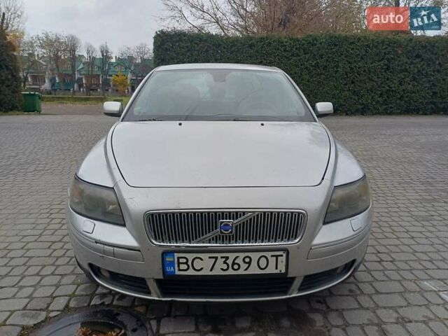 Серый Вольво С40, объемом двигателя 2 л и пробегом 365 тыс. км за 3899 $, фото 2 на Automoto.ua