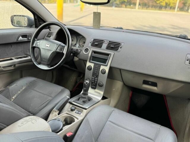Сірий Вольво S40, об'ємом двигуна 2 л та пробігом 123 тис. км за 2800 $, фото 6 на Automoto.ua