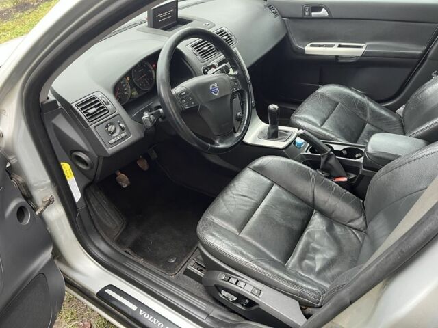 Серый Вольво С40, объемом двигателя 2 л и пробегом 365 тыс. км за 3599 $, фото 5 на Automoto.ua