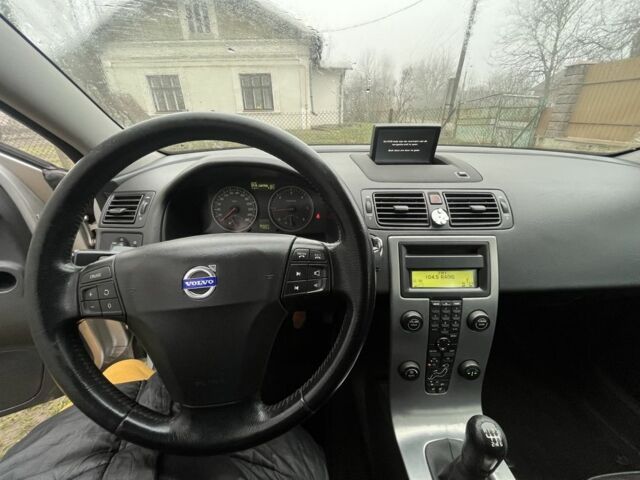 Серый Вольво С40, объемом двигателя 2 л и пробегом 365 тыс. км за 3599 $, фото 6 на Automoto.ua