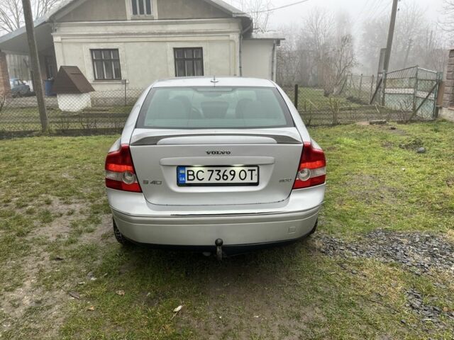 Серый Вольво С40, объемом двигателя 2 л и пробегом 365 тыс. км за 3599 $, фото 3 на Automoto.ua