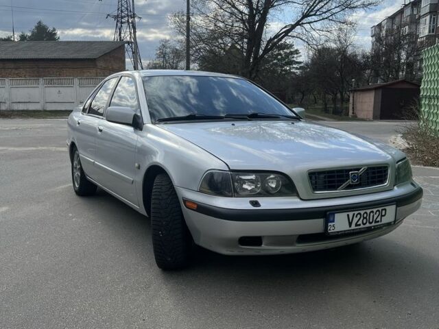 Серый Вольво С40, объемом двигателя 2 л и пробегом 230 тыс. км за 4200 $, фото 6 на Automoto.ua