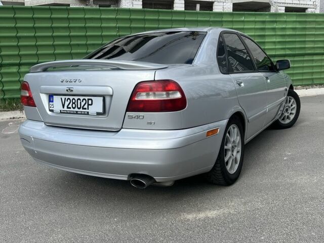 Серый Вольво С40, объемом двигателя 2 л и пробегом 230 тыс. км за 4200 $, фото 3 на Automoto.ua