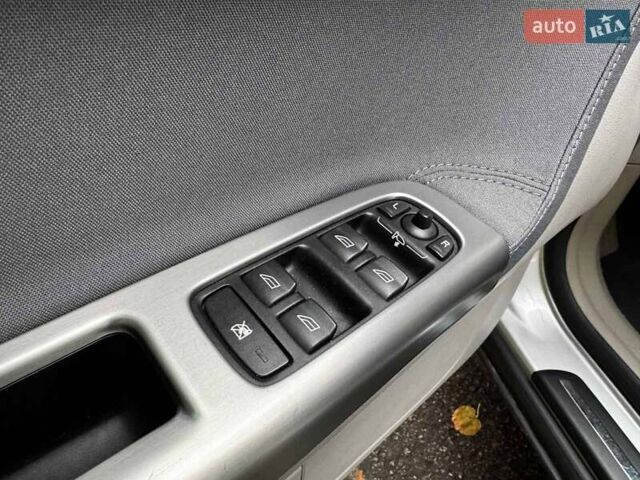 Сірий Вольво S40, об'ємом двигуна 2.4 л та пробігом 280 тис. км за 7490 $, фото 11 на Automoto.ua