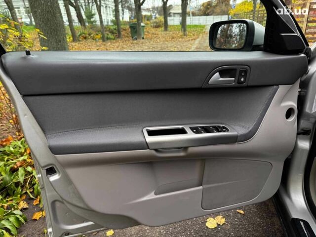Сірий Вольво S40, об'ємом двигуна 2.4 л та пробігом 280 тис. км за 7490 $, фото 9 на Automoto.ua