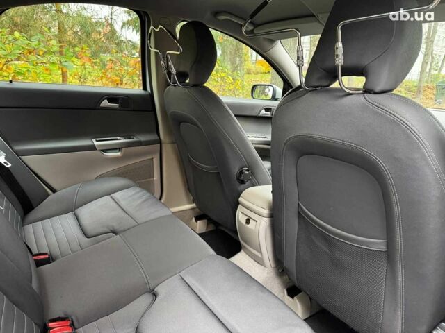 Сірий Вольво S40, об'ємом двигуна 2.4 л та пробігом 280 тис. км за 7490 $, фото 24 на Automoto.ua