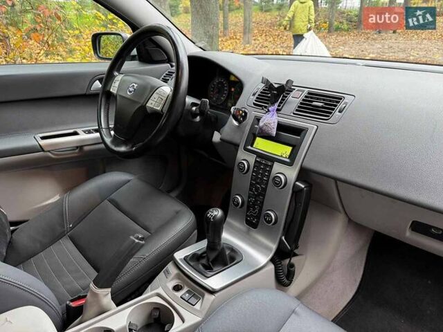 Сірий Вольво S40, об'ємом двигуна 2.4 л та пробігом 280 тис. км за 7490 $, фото 27 на Automoto.ua