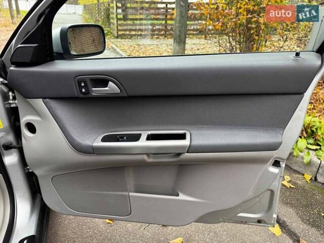 Сірий Вольво S40, об'ємом двигуна 2.4 л та пробігом 280 тис. км за 7490 $, фото 25 на Automoto.ua