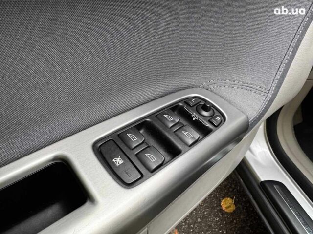 Сірий Вольво S40, об'ємом двигуна 2.4 л та пробігом 280 тис. км за 7490 $, фото 10 на Automoto.ua