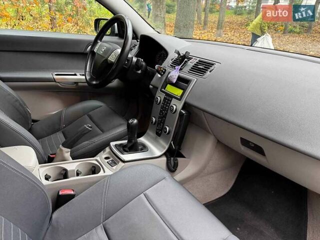 Сірий Вольво S40, об'ємом двигуна 2.4 л та пробігом 280 тис. км за 7490 $, фото 26 на Automoto.ua