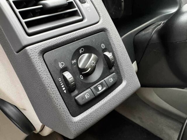 Серый Вольво С40, объемом двигателя 2.4 л и пробегом 280 тыс. км за 6440 $, фото 12 на Automoto.ua