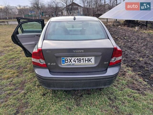 Серый Вольво С40, объемом двигателя 1.6 л и пробегом 251 тыс. км за 7200 $, фото 1 на Automoto.ua