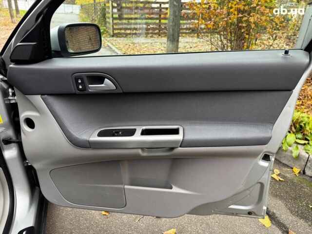 Сірий Вольво S40, об'ємом двигуна 2.4 л та пробігом 280 тис. км за 7490 $, фото 25 на Automoto.ua