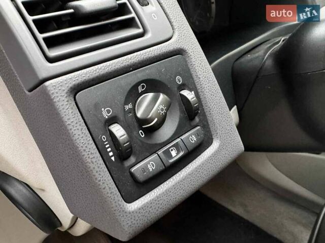 Сірий Вольво S40, об'ємом двигуна 2.4 л та пробігом 280 тис. км за 7490 $, фото 12 на Automoto.ua