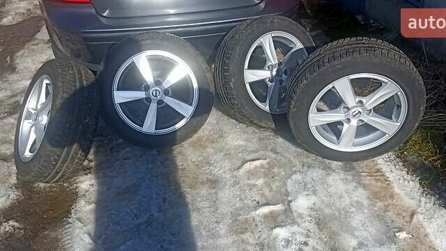 Серый Вольво С40, объемом двигателя 2 л и пробегом 303 тыс. км за 5000 $, фото 5 на Automoto.ua