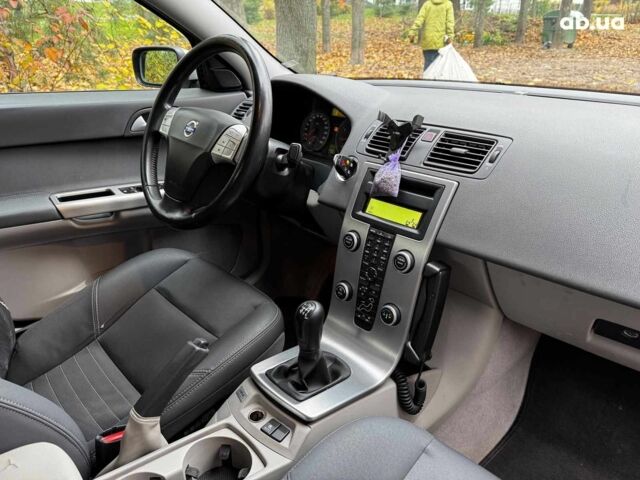 Сірий Вольво S40, об'ємом двигуна 2.4 л та пробігом 280 тис. км за 7490 $, фото 27 на Automoto.ua