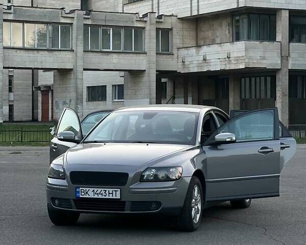 Серый Вольво С40, объемом двигателя 1.56 л и пробегом 213 тыс. км за 6500 $, фото 8 на Automoto.ua