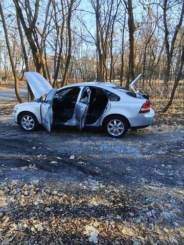 Серый Вольво С40, объемом двигателя 1.8 л и пробегом 208 тыс. км за 6500 $, фото 2 на Automoto.ua